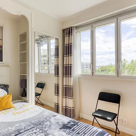 Appartement Tour Eiffel - *